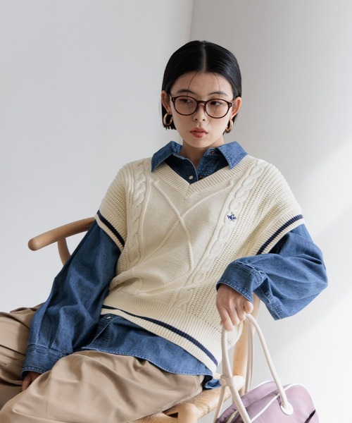 BEVERLY HILLS POLO CLUB（ビバリーヒルズポロクラブ）の「【BEVERLY HILLS POLO CLUB】別注ラインベスト（ベスト・レディース・オフホワイト/ネイビー/キャメル・FREE）」の2枚目の写真