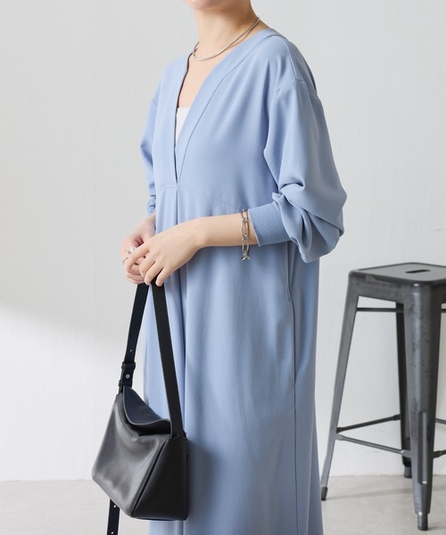 COLLAGE GALLARDAGALANTE（コラージュガリャルダガランテ）の「ジャージVネックワンピース/セットアップ可（ワンピース・レディース・ブラック/サックスブルー・FREE）」の12枚目の写真