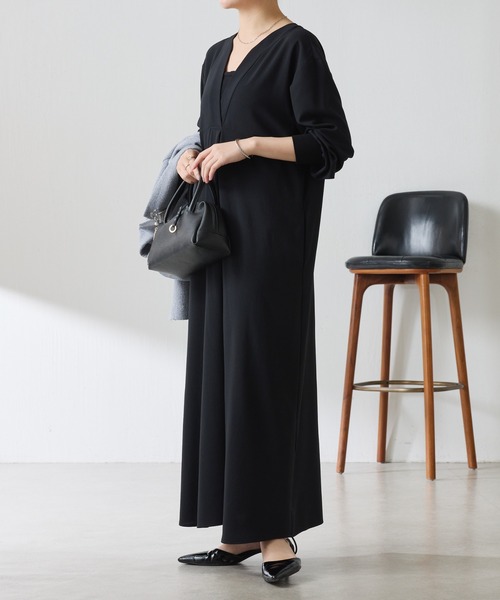 COLLAGE GALLARDAGALANTE（コラージュガリャルダガランテ）の「ジャージVネックワンピース/セットアップ可（ワンピース・レディース・ブラック/サックスブルー・FREE）」の7枚目の写真