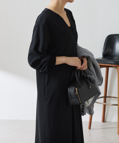 COLLAGE GALLARDAGALANTE（コラージュガリャルダガランテ）の「ジャージVネックワンピース/セットアップ可（ワンピース・レディース・ブラック/サックスブルー・FREE）」の6枚目の写真