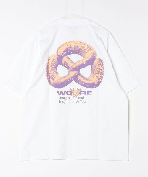 fridge（フリッジ）の「【Woofie】ウーフィーPretzels Tee with Sayhello（Tシャツ/カットソー・メンズ・ホワイト/アッシュグレー/ブラック・SMALL/MEDIUM/X-LARGE/LARGE）」の4枚目の写真