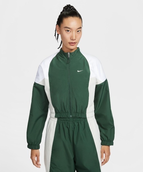 NIKE(ナイキ)の「NIKE Women's NSW Shrunken Track Jacket(ナイキ ウィメンズ NSW シュランクン トラックジャケット)(ナイロンジャケット・レディース・グリーン系・SMALL/LARGE)」の1枚目の写真