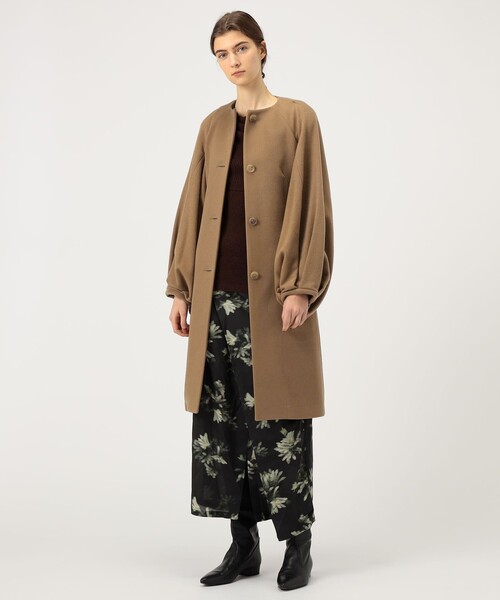 TOMORROWLAND （トゥモローランド）の「MARTIN GRANT CAPE BALOON コート（ノーカラーコート・レディース・ブラック系その他/ベージュ・36）」の3枚目の写真