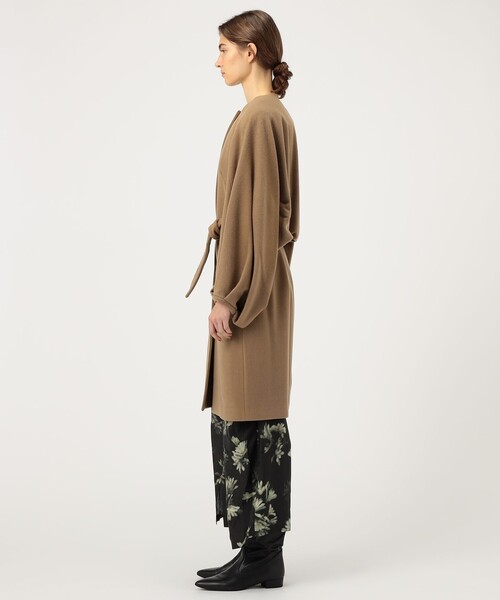 TOMORROWLAND （トゥモローランド）の「MARTIN GRANT CAPE BALOON コート（ノーカラーコート・レディース・ブラック系その他/ベージュ・36）」の5枚目の写真