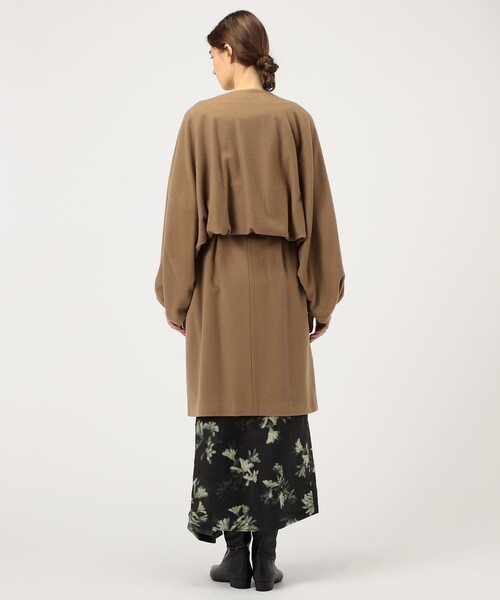 TOMORROWLAND （トゥモローランド）の「MARTIN GRANT CAPE BALOON コート（ノーカラーコート・レディース・ブラック系その他/ベージュ・36）」の6枚目の写真