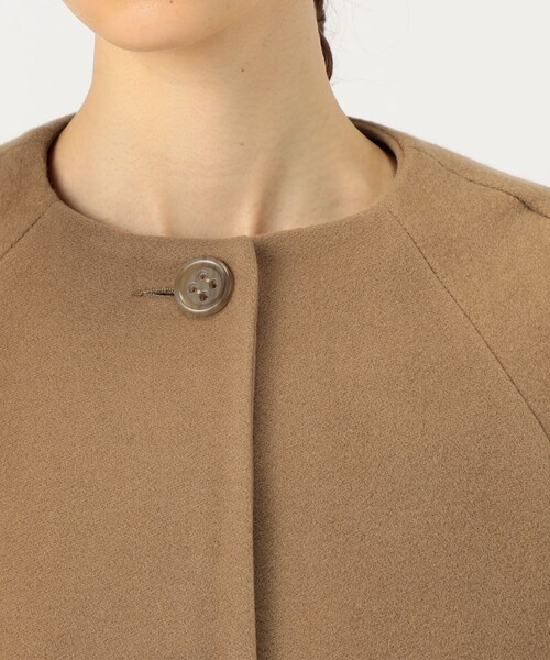 TOMORROWLAND （トゥモローランド）の「MARTIN GRANT CAPE BALOON コート（ノーカラーコート・レディース・ブラック系その他/ベージュ・36）」の7枚目の写真