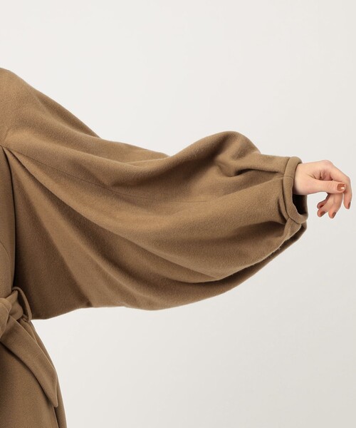 TOMORROWLAND （トゥモローランド）の「MARTIN GRANT CAPE BALOON コート（ノーカラーコート・レディース・ブラック系その他/ベージュ・36）」の10枚目の写真