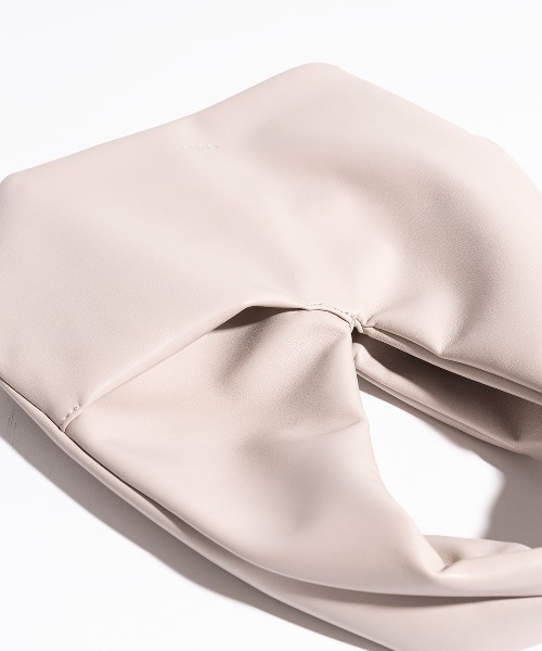 YAHKI（ヤーキ）の「YAHKI/ヤーキ FAKE LEATJER ブランドロゴ ワンショルダーバッグ 2026年春夏（ハンドバッグ・レディース・ブラック/ライトブルー/アイボリー・FREE）」の6枚目の写真