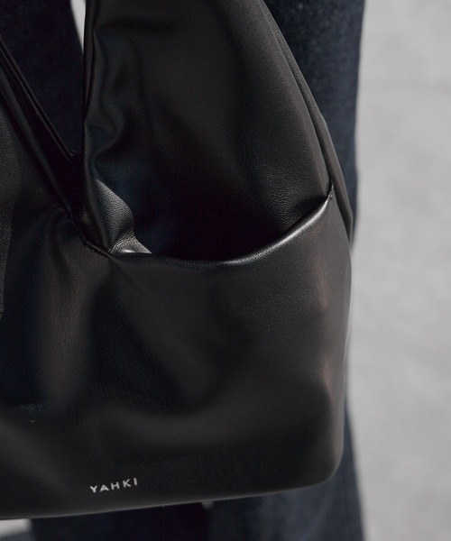 YAHKI（ヤーキ）の「YAHKI/ヤーキ FAKE LEATJER ブランドロゴ ワンショルダーバッグ 2026年春夏（ハンドバッグ・レディース・ブラック/ライトブルー/アイボリー・FREE）」の19枚目の写真