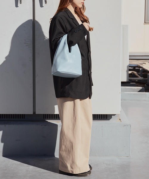 YAHKI（ヤーキ）の「YAHKI/ヤーキ FAKE LEATJER ブランドロゴ ワンショルダーバッグ 2026年春夏（ハンドバッグ・レディース・ブラック/ライトブルー/アイボリー・FREE）」の16枚目の写真