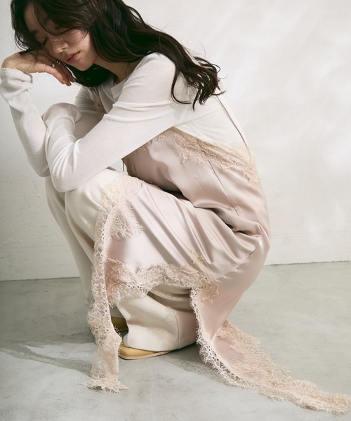 Lutim by u（ルチバイユー）の「アシンメトリーサテンキャミワンピース（キャミソール・レディース・ブラック/オフホワイト/ベージュ・FREE）」の3枚目の写真