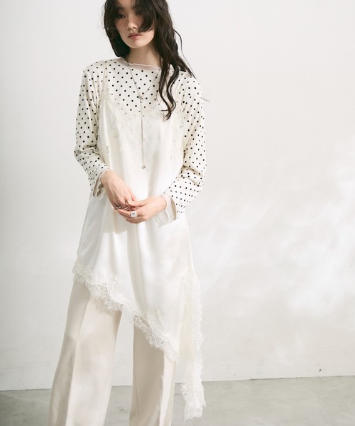 Lutim by u（ルチバイユー）の「アシンメトリーサテンキャミワンピース（キャミソール・レディース・ブラック/オフホワイト/ベージュ・FREE）」の5枚目の写真