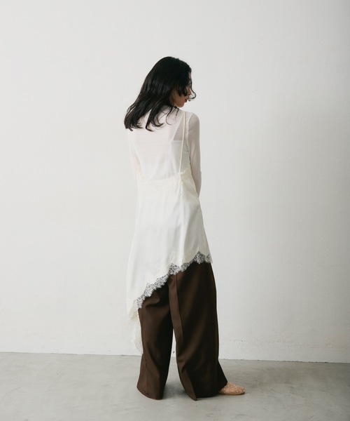 Lutim by u（ルチバイユー）の「アシンメトリーサテンキャミワンピース（キャミソール・レディース・ブラック/オフホワイト/ベージュ・FREE）」の15枚目の写真