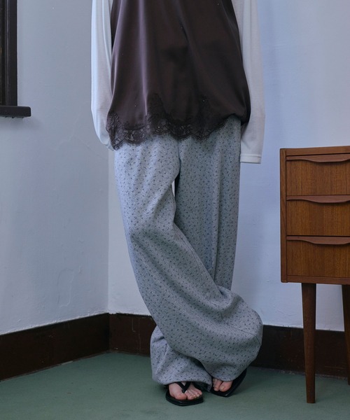 Unblend（アンブレンド）の「【Unblend】フラワープリント ドローコード 2WAY ローライズイージーパンツ（スウェットパンツ・レディース・ブラウン/グレー系/杢グレー/ブラック・S/M）」の6枚目の写真