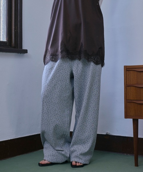 Unblend（アンブレンド）の「【Unblend】フラワープリント ドローコード 2WAY ローライズイージーパンツ（スウェットパンツ・レディース・ブラウン/グレー系/杢グレー/ブラック・S/M）」の7枚目の写真