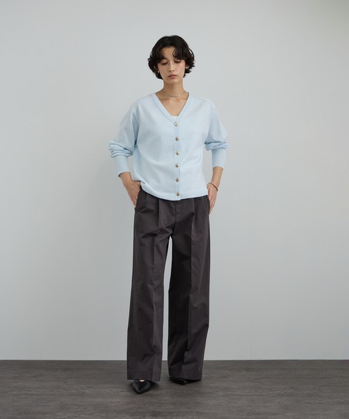SALON adam et rope'（サロン アダム エ ロペ）の「tacca Cギャバ STYLE UP TACK PANTS（その他パンツ・レディース・ベージュ/チャコールグレー・S/M）」の3枚目の写真