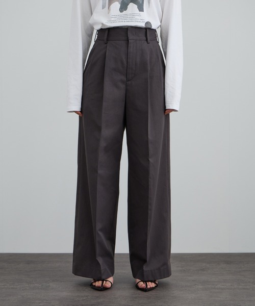 SALON adam et rope'（サロン アダム エ ロペ）の「tacca Cギャバ STYLE UP TACK PANTS（その他パンツ・レディース・ベージュ/チャコールグレー・S/M）」の7枚目の写真