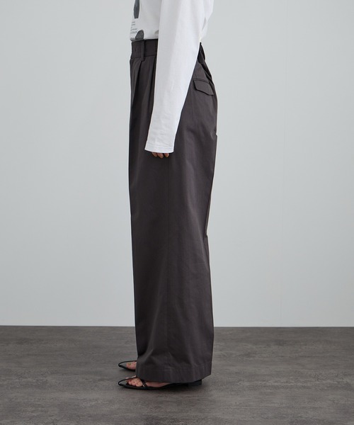 SALON adam et rope'（サロン アダム エ ロペ）の「tacca Cギャバ STYLE UP TACK PANTS（その他パンツ・レディース・ベージュ/チャコールグレー・S/M）」の8枚目の写真