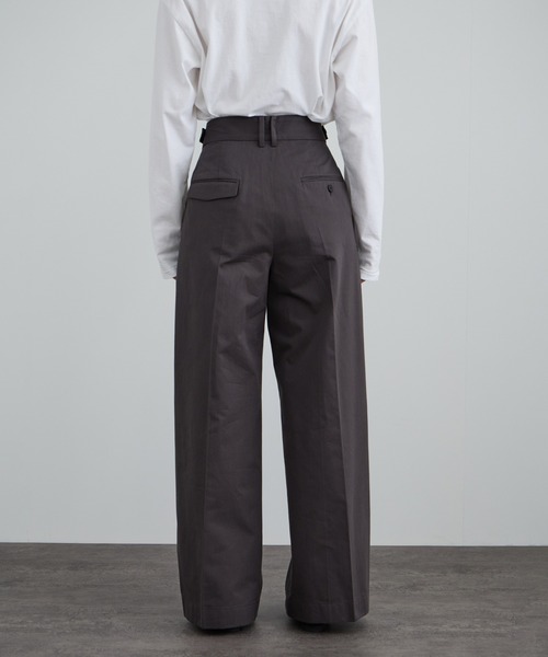 SALON adam et rope'（サロン アダム エ ロペ）の「tacca Cギャバ STYLE UP TACK PANTS（その他パンツ・レディース・ベージュ/チャコールグレー・S/M）」の9枚目の写真