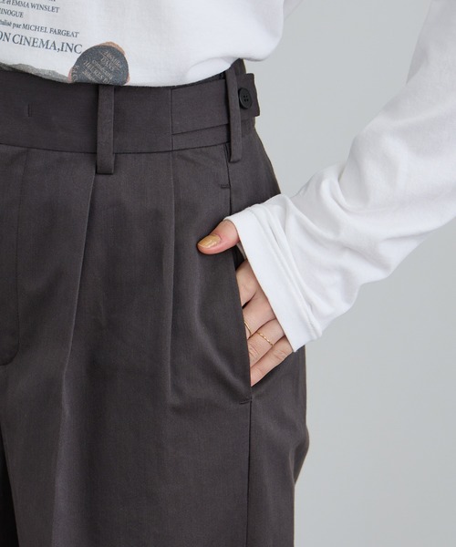 SALON adam et rope'（サロン アダム エ ロペ）の「tacca Cギャバ STYLE UP TACK PANTS（その他パンツ・レディース・ベージュ/チャコールグレー・S/M）」の11枚目の写真