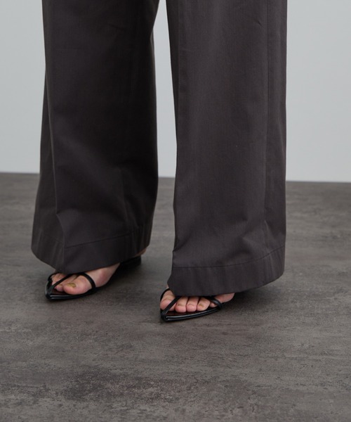 SALON adam et rope'（サロン アダム エ ロペ）の「tacca Cギャバ STYLE UP TACK PANTS（その他パンツ・レディース・ベージュ/チャコールグレー・S/M）」の12枚目の写真