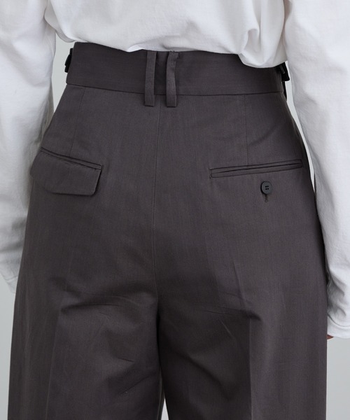 SALON adam et rope'（サロン アダム エ ロペ）の「tacca Cギャバ STYLE UP TACK PANTS（その他パンツ・レディース・ベージュ/チャコールグレー・S/M）」の13枚目の写真