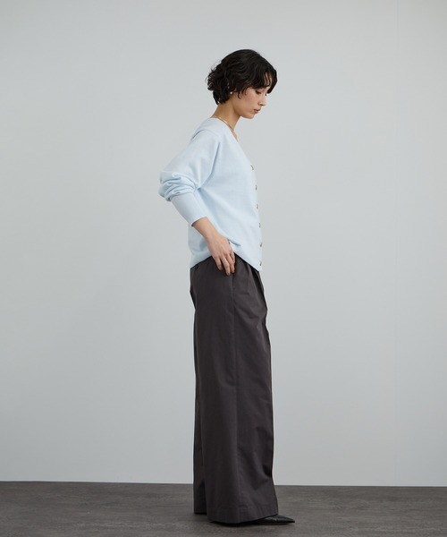 SALON adam et rope'（サロン アダム エ ロペ）の「tacca Cギャバ STYLE UP TACK PANTS（その他パンツ・レディース・ベージュ/チャコールグレー・S/M）」の16枚目の写真