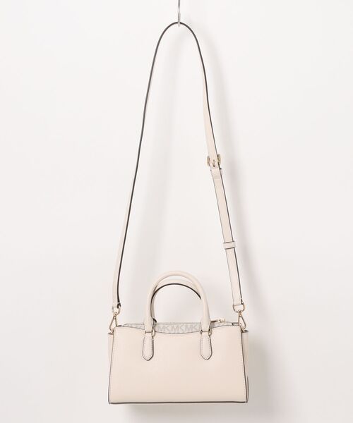 MICHAEL KORS（マイケルコース）の「ARDEN SM TZ MSGR クロスボディ（ショルダーバッグ・レディース・ベージュ系その他・FREE）」の2枚目の写真