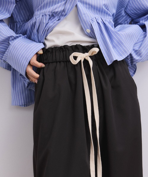 ADAM ET ROPE'(アダムエロペ)の「【WEB限定】リラックスパラシュートパンツ(その他パンツ・レディース・チャコールグレー/ブラウン・38/36)」の19枚目の写真