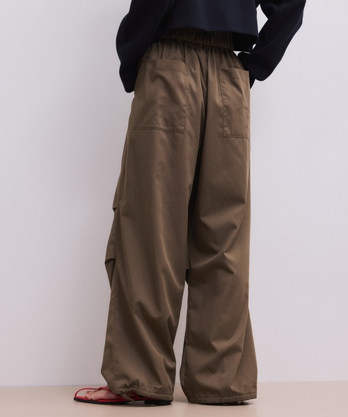 ADAM ET ROPE'(アダムエロペ)の「【WEB限定】リラックスパラシュートパンツ(その他パンツ・レディース・チャコールグレー/ブラウン・38/36)」の22枚目の写真