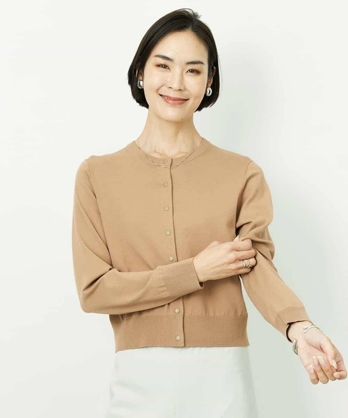 MICHEL KLEIN(ミッシェル・クラン)の「コンパクトクルーネックカーディガン(カーディガン/ボレロ・レディース・ブルー/サンドベージュ・38)」の3枚目の写真