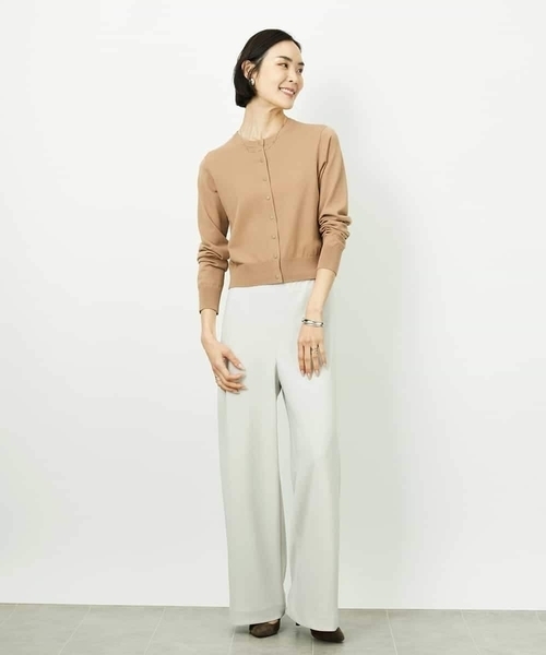 MICHEL KLEIN(ミッシェル・クラン)の「コンパクトクルーネックカーディガン(カーディガン/ボレロ・レディース・ブルー/サンドベージュ・38)」の5枚目の写真