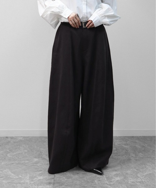 THE CELL.(ザセルドット)の「センターシームコクーンカーブワイドパンツ CENTER SEAM COCOON CURVE WIDE PANTS(スラックス・レディース・チャコールグレー・M/L)」の14枚目の写真