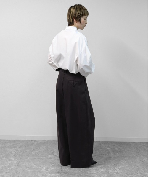 THE CELL.(ザセルドット)の「センターシームコクーンカーブワイドパンツ CENTER SEAM COCOON CURVE WIDE PANTS(スラックス・レディース・チャコールグレー・M/L)」の9枚目の写真