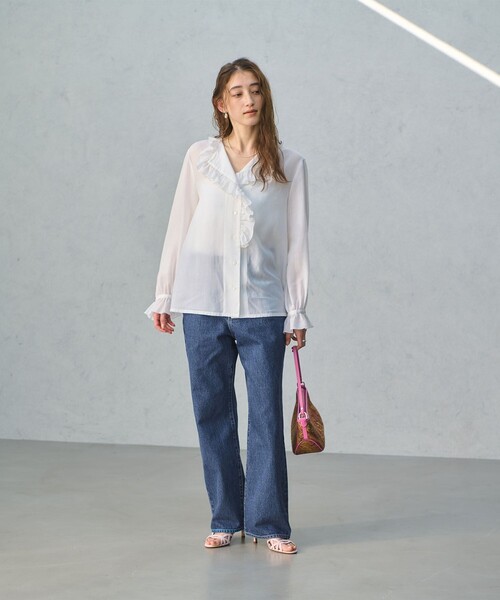 UNITED ARROWS（ユナイテッドアローズ）の「ストレート デニムパンツ（デニムパンツ・レディース・グレー系/ロイヤルブルー/ターコイズブルー系・36/38/40）」の5枚目の写真