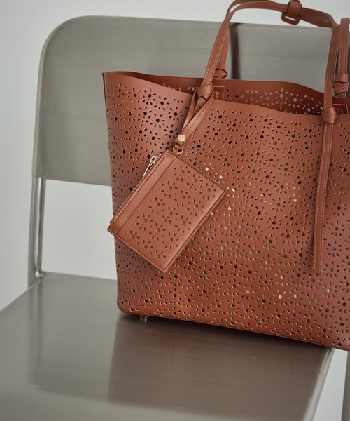 ROPE' PICNIC(ロペピクニック)の「フルーレットパンチングレーストートバッグ/A4対応(トートバッグ・レディース・オフホワイト/ブラウン・FREE)」の18枚目の写真