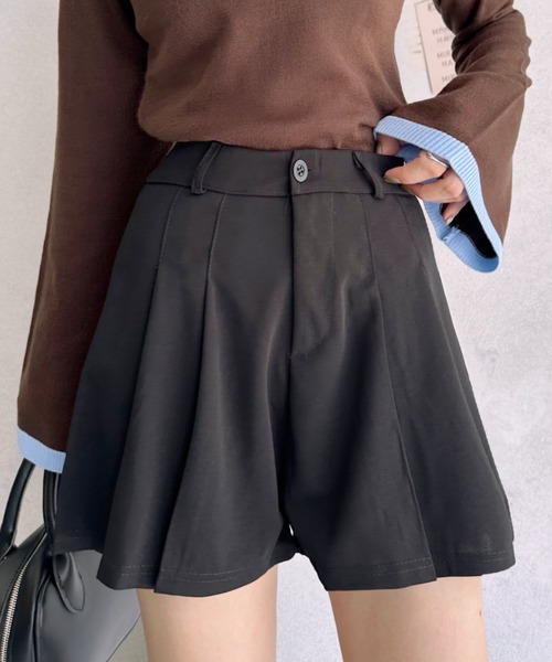 Lips(リップス)の「ミニスカート見えで脚長効果!ハイウエストプリーツショートパンツ(その他パンツ・レディース・ブラック/グレー・L/M/SMALL)」の7枚目の写真