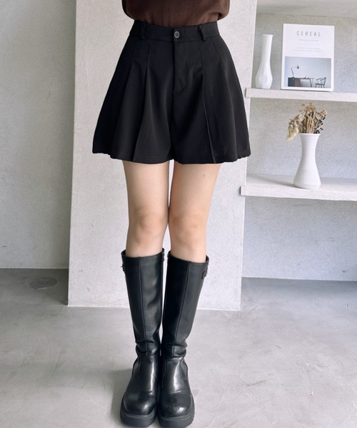 Lips(リップス)の「ミニスカート見えで脚長効果!ハイウエストプリーツショートパンツ(その他パンツ・レディース・ブラック/グレー・L/M/SMALL)」の8枚目の写真