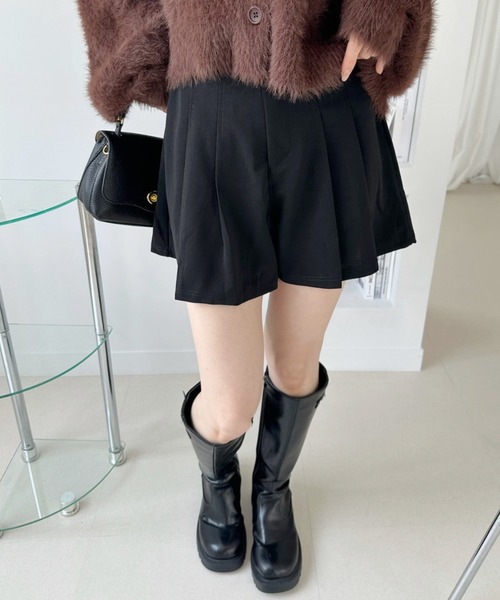 Lips(リップス)の「ミニスカート見えで脚長効果!ハイウエストプリーツショートパンツ(その他パンツ・レディース・ブラック/グレー・L/M/SMALL)」の17枚目の写真