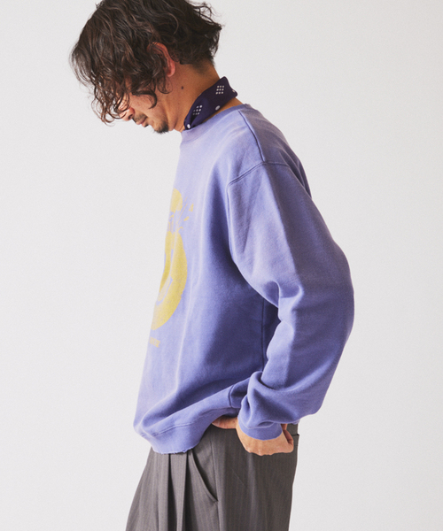 JOURNAL STANDARD relume（ジャーナルスタンダード　レリューム）の「スマイリーフェイス 別注フェードプリント スウェット（スウェット・メンズ・ホワイト系その他/サックスブルー/ラベンダー・LARGE/MEDIUM）」の7枚目の写真