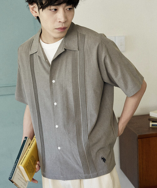 U.S. POLO ASSN.(ユーエスポロアッスン)の「U.S. POLO ASSN.U.S. POLO ASSN. × PUBLUX/ユーエスポロアッスン 別注 ワンポイント ピンタックシャツ 限定展開(シャツ/ブラウス・メンズ・グレー/チャコールグレー/ブラック/サックスブルー・S/M/L)」の3枚目の写真
