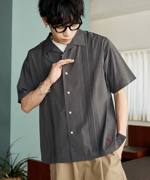 U.S. POLO ASSN.(ユーエスポロアッスン)の「U.S. POLO ASSN.U.S. POLO ASSN. × PUBLUX/ユーエスポロアッスン 別注 ワンポイント ピンタックシャツ 限定展開(シャツ/ブラウス・メンズ・グレー/チャコールグレー/ブラック/サックスブルー・S/M/L)」の22枚目の写真