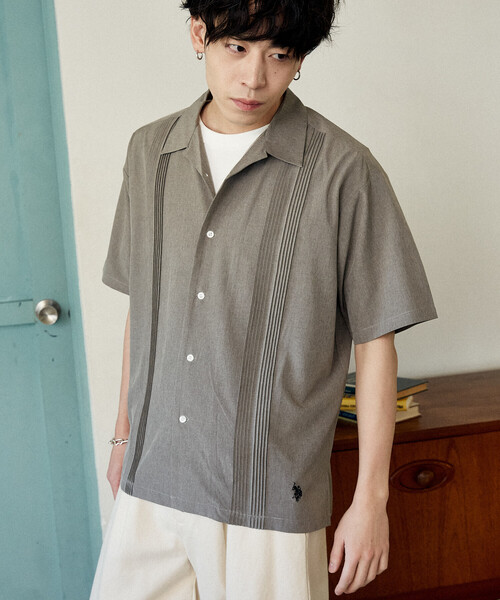 U.S. POLO ASSN.(ユーエスポロアッスン)の「U.S. POLO ASSN.U.S. POLO ASSN. × PUBLUX/ユーエスポロアッスン 別注 ワンポイント ピンタックシャツ 限定展開(シャツ/ブラウス・メンズ・グレー/チャコールグレー/ブラック/サックスブルー・S/M/L)」の6枚目の写真