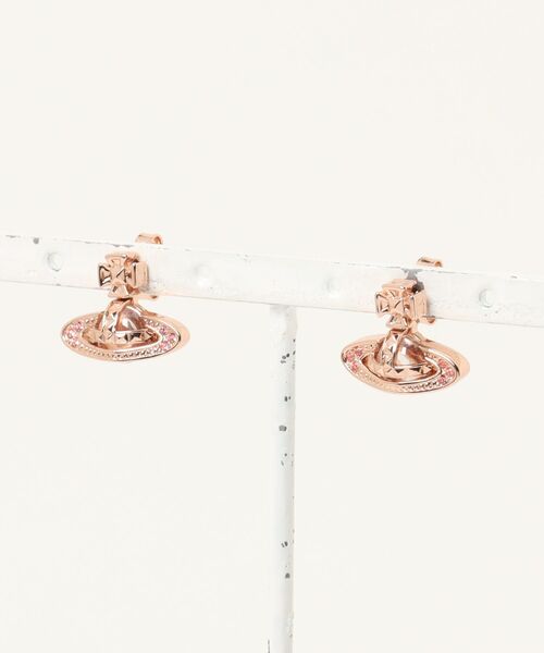 Vivienne Westwood(ヴィヴィアンウエストウッド)の「PINA BAS RELIEF EARRINGS(その他・レディース・シルバー/ブラック/ゴールド/ピンクゴールド・FREE)」の4枚目の写真