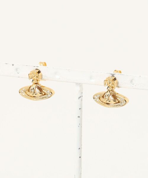 Vivienne Westwood(ヴィヴィアンウエストウッド)の「PINA BAS RELIEF EARRINGS(その他・レディース・シルバー/ブラック/ゴールド/ピンクゴールド・FREE)」の1枚目の写真