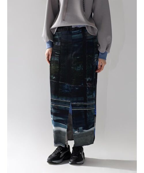 :ETHROF(イーサオブ)の「MULTICOLOR DESIGN PLEAT TIGHT SKIRT(スカート・レディース・ブラック/ブルー・MEDIUM)」の4枚目の写真
