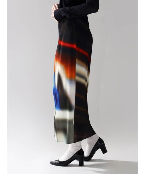 :ETHROF(イーサオブ)の「MULTICOLOR DESIGN PLEAT TIGHT SKIRT(スカート・レディース・ブラック/ブルー・MEDIUM)」の6枚目の写真