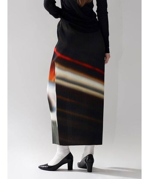 :ETHROF(イーサオブ)の「MULTICOLOR DESIGN PLEAT TIGHT SKIRT(スカート・レディース・ブラック/ブルー・MEDIUM)」の7枚目の写真