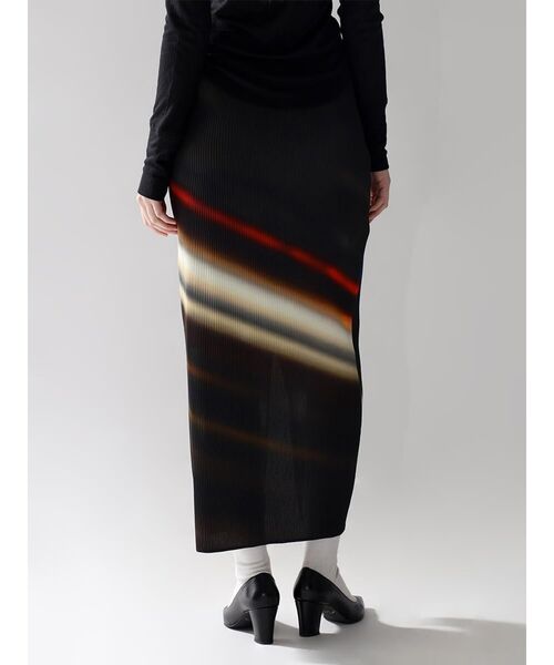 :ETHROF(イーサオブ)の「MULTICOLOR DESIGN PLEAT TIGHT SKIRT(スカート・レディース・ブラック/ブルー・MEDIUM)」の8枚目の写真