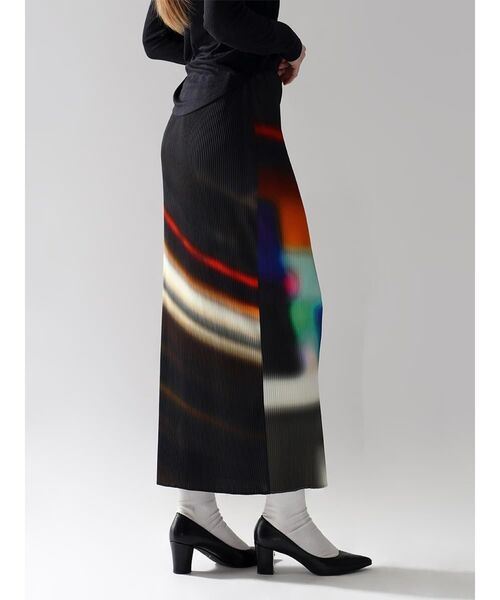 :ETHROF(イーサオブ)の「MULTICOLOR DESIGN PLEAT TIGHT SKIRT(スカート・レディース・ブラック/ブルー・MEDIUM)」の9枚目の写真